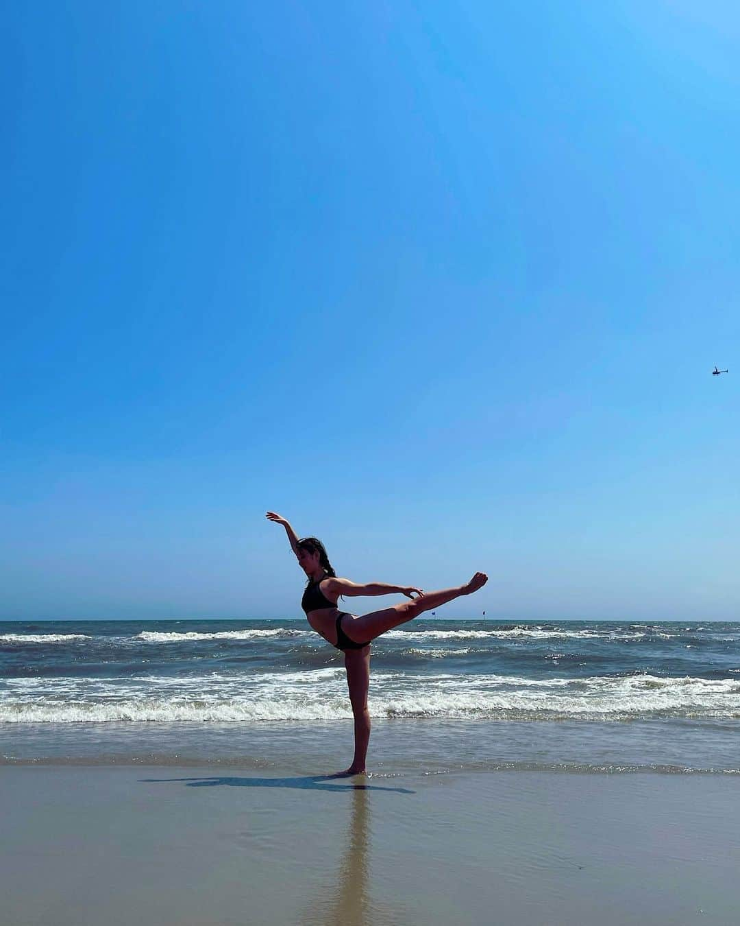 Lily Saito (齊藤莉理)のインスタグラム：「Let go of the past and begin every day at a higher level of love 💙🦋🙏🏻 |📸 @saitofitness |」