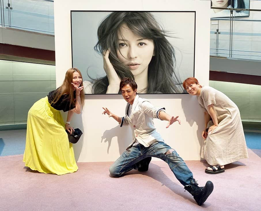 香里奈さんのインスタグラム写真 - (香里奈Instagram)「@joyugao  The final day 📸 (8/8'21) @spiral_jp   with @tomy103  @kanbe61   You will be able to buy that Joyugao photo book by "spiral online store" !! ↓↓↓ https://store.spiral.co.jp/i/300-5492  #女優顔 展　 #最終日 #お疲れ様でした with #富取正明 #神戸春美 #spiral #南青山 #女優顔図録 #spiralonlinestore で購入できるみたい  来られなかった方も 見られるchance !!  ↓↓↓  https://store.spiral.co.jp/i/300-5492  #香里奈 #karina」8月12日 18時08分 - karina_official_221