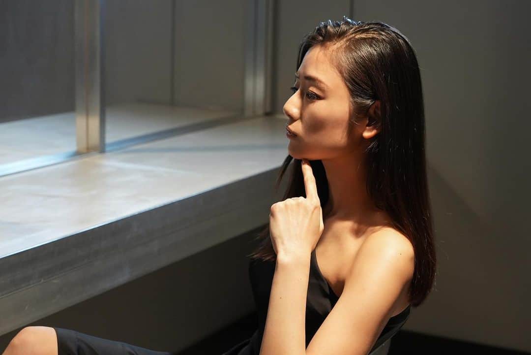 片山萌美のインスタグラム：「😭😎🥺  #日テレ系ドラマ #イタイケに恋して 2021年8月12日（木） 23:59〜  殺人容疑者役です⛳️ 恋のキューピッドの3人😭😎🥺 の愛おしさに 久々に仁村紗和ちゃんと共演しました🤍  お楽しみに〜♬  #moemikatayama」