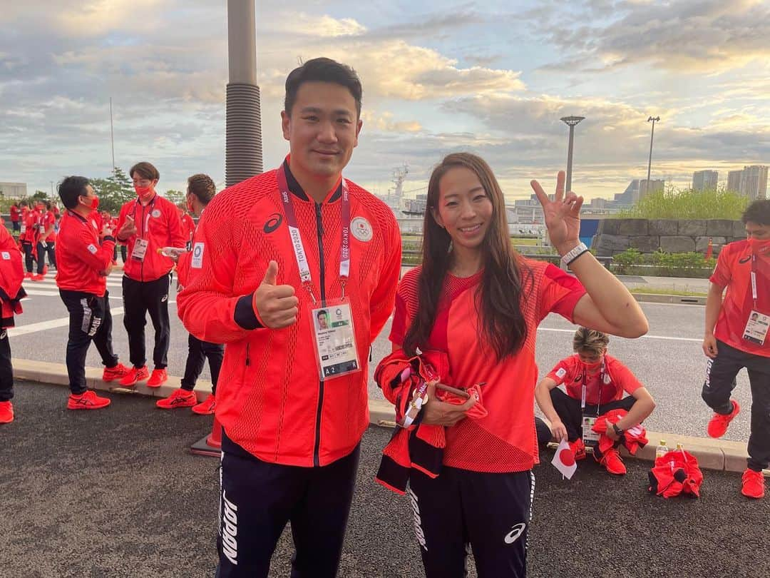 田中将大のインスタグラム：「先日の閉会式で、スポーツクライミング女子複合で銅メダルを獲得された野口啓代選手と撮っていただきました😊 #東京2020  #Tokyo2020  #閉会式 #オフショット📷 #まだもう少し載せたい写真があるのでお付き合いください🙏」