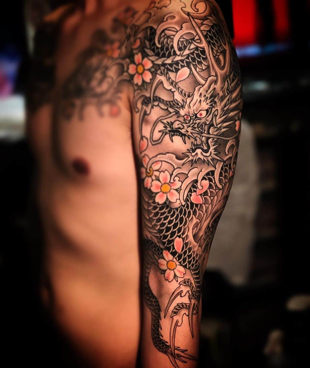 彫師美漸のインスタグラム：「@mg_waki ・ ・ sponsor @xtremetattooink  #刺青 #彫師 #美漸 #彫師美漸 #海老名 #中目黒 #タトゥー #東京タトゥー #tokyo #tattoo #art #fashion #bizenart #bizen #문신　#Bizentattoo  #tattooer #tattooist #tattooartist #tattooart #tattooshop #japanesetattoo #Dragontattoo」