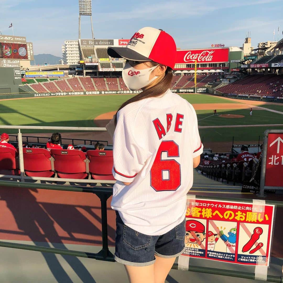 末井櫻子のインスタグラム：「🏟 ． ． 明日からいよいよ後半戦スタート⚾️ ． 後半も”覇気”のあるプレー沢山見られますように😚笑 ． ． 写真はエキシビションマッチに行ったときの◎ ． 暑すぎてツインテールっ🥵♡ ． ． ． #カープ  #カープファン  #カープ女子  #カープファンと繋がりたい  #プロ野球  #エキシビションマッチ  #ユニフォーム」