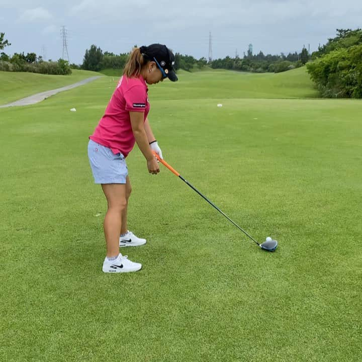 宮里美香のインスタグラム：「*** ⛳️🏌️‍♀️  #golf #practice #swing #driver #drivershot  #gettingbetter #bettereveryday  #ドライバーショット #スイング動画」