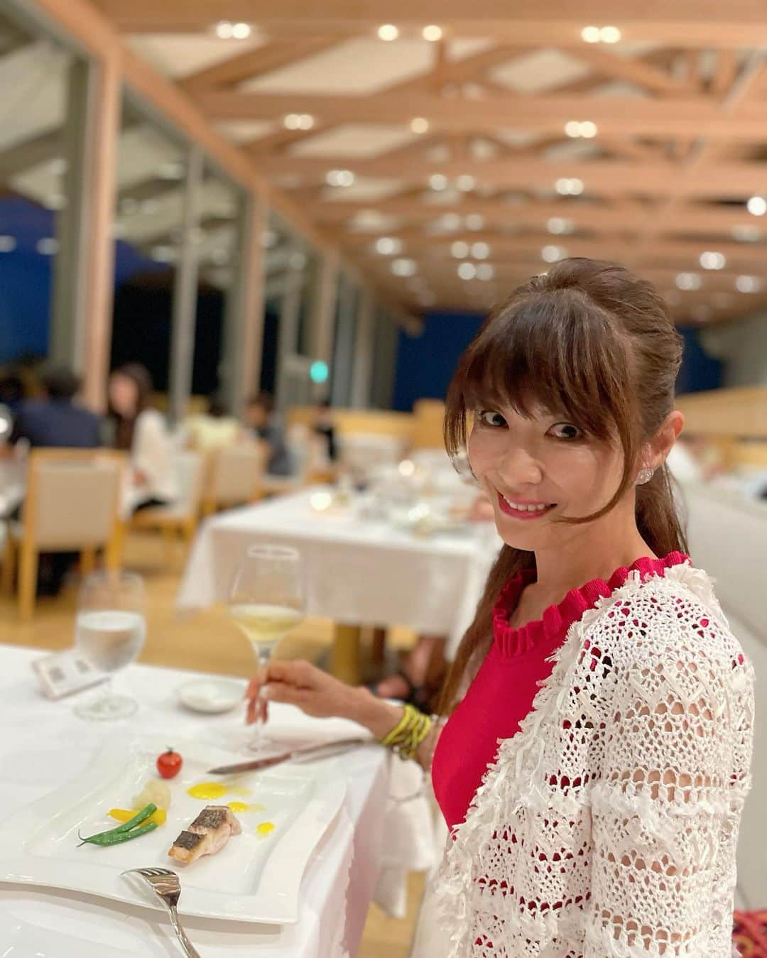 山田佳子さんのインスタグラム写真 - (山田佳子Instagram)「瀬戸内海の旬の食材を生かしたお料理を五感で味わう😋🥰🙏美味しかったー！ ⁡ #海景色 #眺めながら #ディナー #五感で楽しむ  #のんびり #ゆったり過ごす #大切な時間 #いいところ  #テラスレストラン #benessehouse #直島」8月12日 20時48分 - yoshiko117