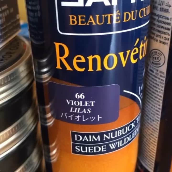 Saphirのインスタグラム：「On @saphir_medailledor we have featured an extensive guide on how to take care of suede in the last days. For those of you that have suede items in a more vibrant color the Beauté du Cuir Renovétine Spray can be an interesting option since it comes in a great variety of colours. Have a look! 😊 #shinewithsaphir」