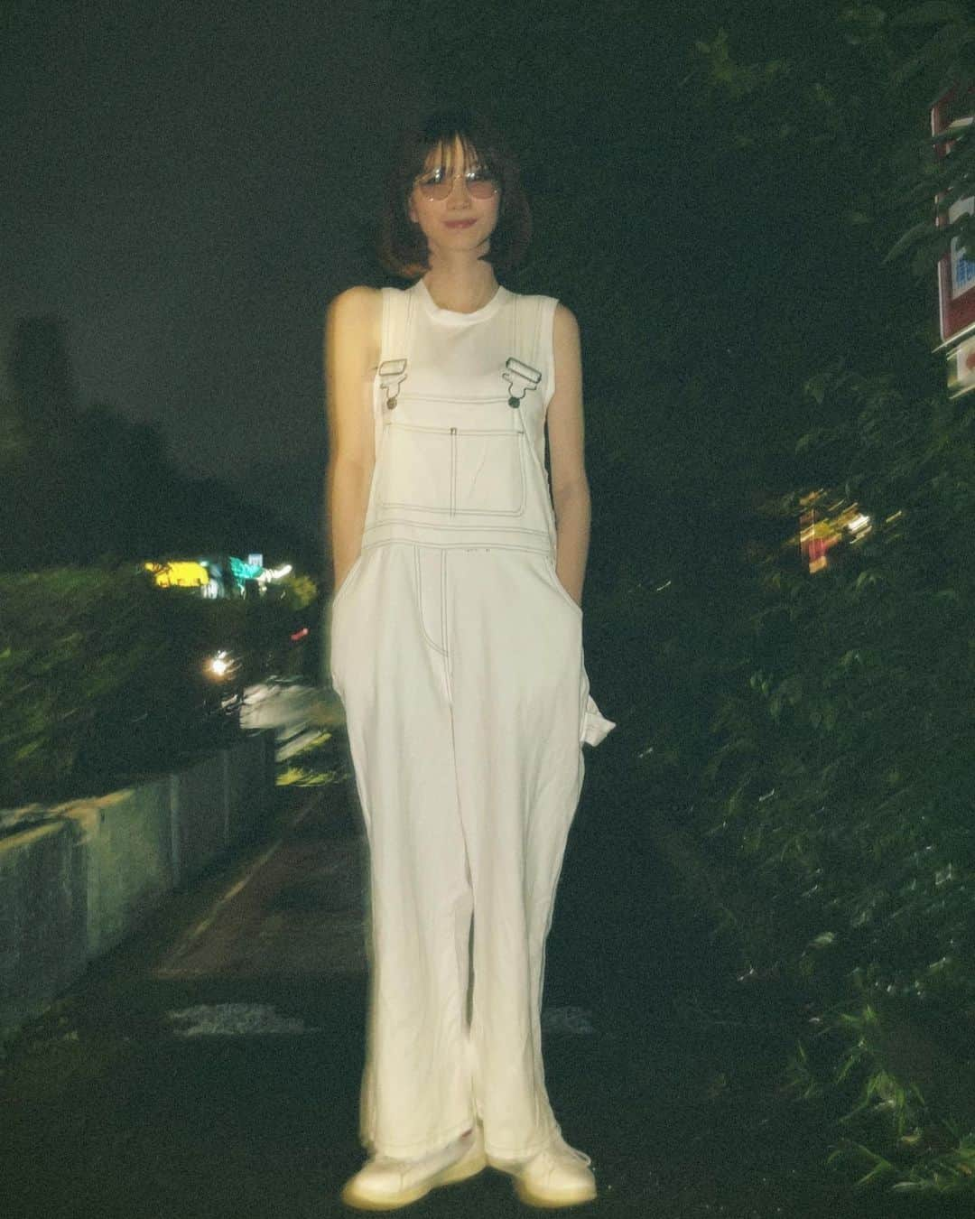 岡本夏美さんのインスタグラム写真 - (岡本夏美Instagram)「#岡本のふく 私服は まっちろオーバーオールでした、 🥚🌬🕊」8月12日 21時35分 - okamoto_natsumi