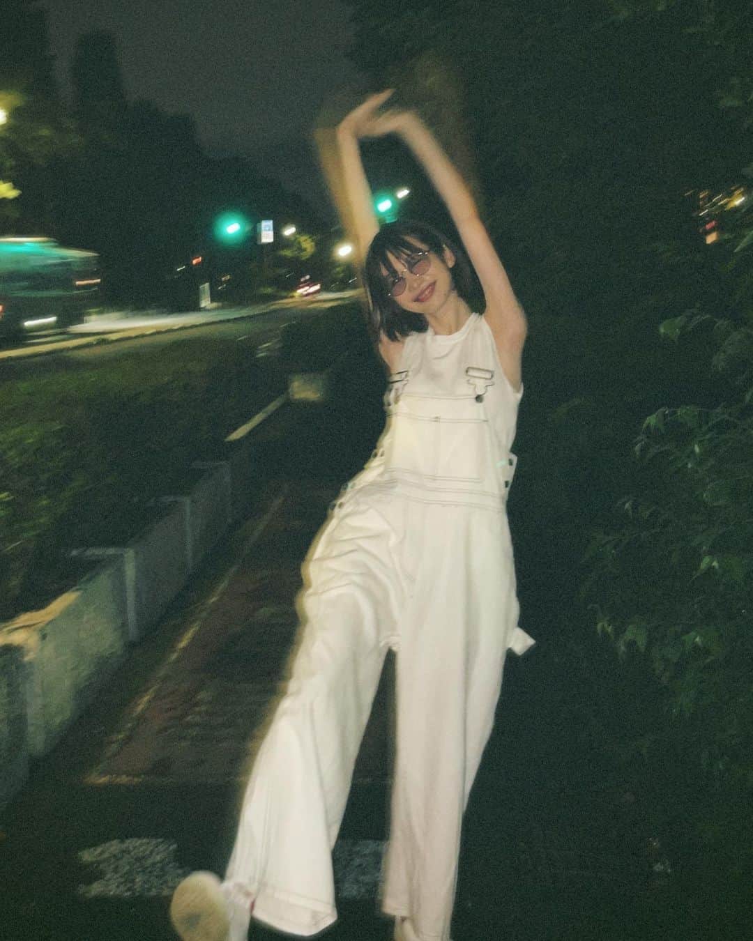 岡本夏美さんのインスタグラム写真 - (岡本夏美Instagram)「#岡本のふく 私服は まっちろオーバーオールでした、 🥚🌬🕊」8月12日 21時35分 - okamoto_natsumi