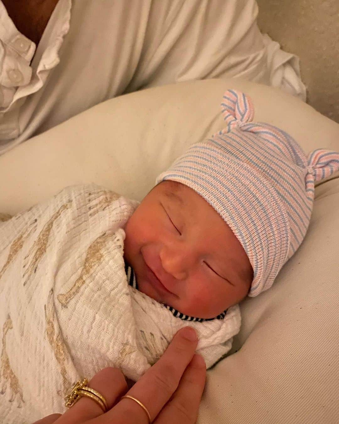 ジュリー・ロッシュのインスタグラム：「Baby Elio was born Aug 5th 2021💗 we love you so much already 💗」