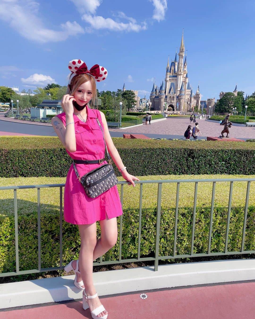 のインスタグラム：「Disney🐭🏰💗   #黒宮ちはや #小悪魔ageha #モデル #キャバクラ #キャバ嬢 #ホステス #ラウンジ #水商売 #お酒 #歌舞伎町 #新宿 #六本木 #銀座 #北新地 #ミナミ #渋谷 #すすきの #シャンパン #disney #disneyland #ディズニー #ディズニーランド」