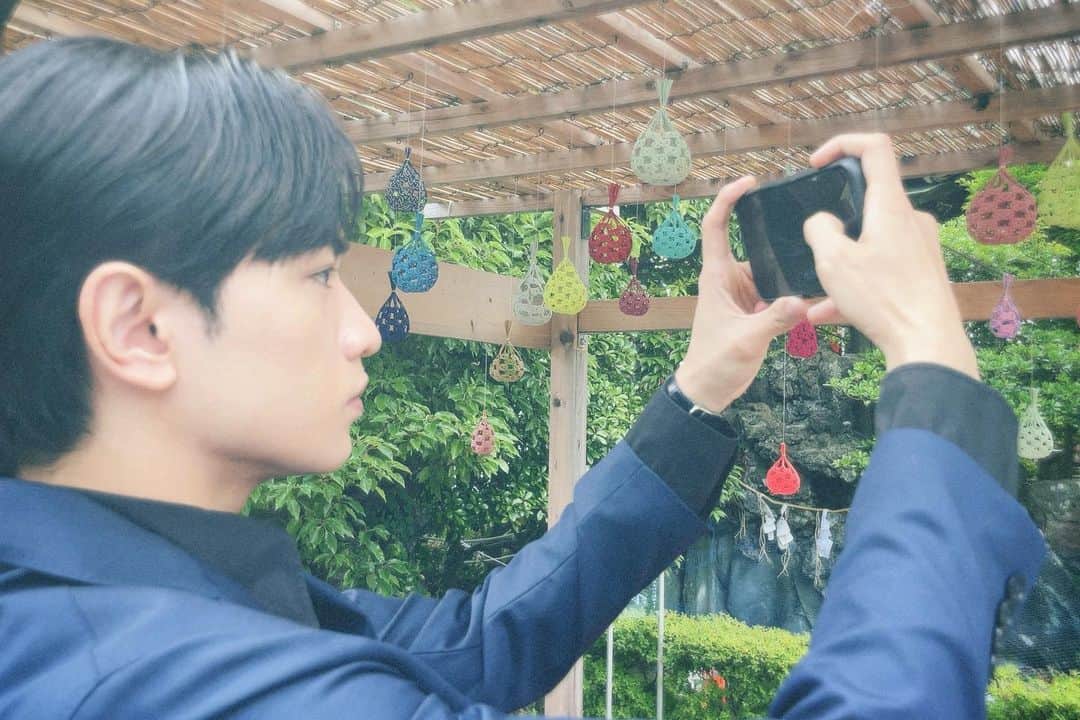 のインスタグラム：「ロケハンの記録です。  不意に写真を撮られると気が抜けている時なので、、驚きます。  今日も1日皆さまお疲れ様でした。  また明日、ですね。  撮影:佐藤愛  #OOTD #ootdfashion #fashion #asia #japan #tokyo #彼女はキレイだった」