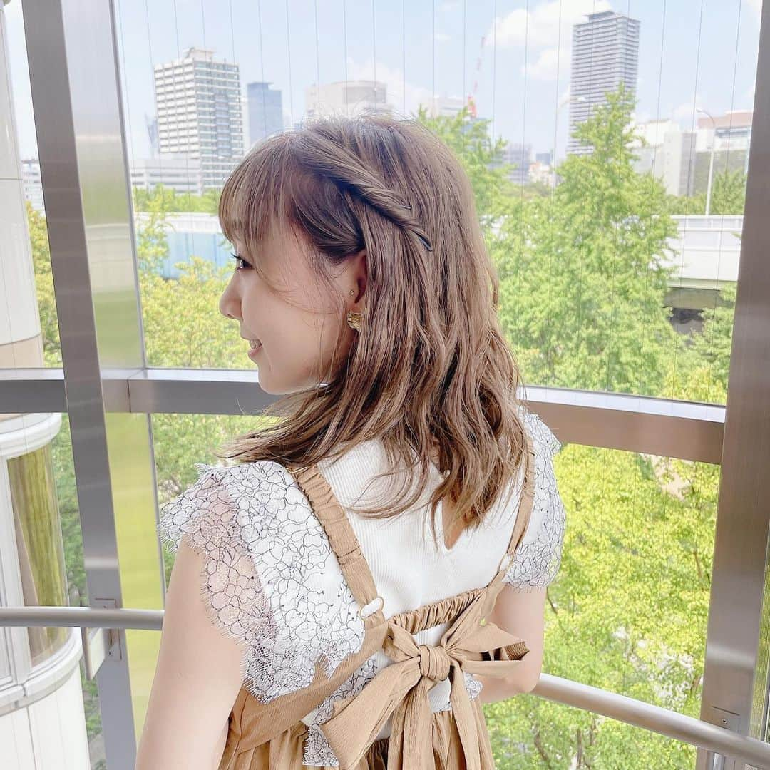 須田亜香里さんのインスタグラム写真 - (須田亜香里Instagram)「最近テレビ愛知さんで着たお衣装紹介☺️ テレビ愛知さんでのコーデ写真はここで撮るのがお気に入り。  写真のラストはテレビ愛知さんで書いた七夕の願いごとなのですが、実は来週のお宝ちゃんも出るはずなので、本当に叶ってて嬉しい😳🎋  #テレビ愛知 #locipo #無料配信 #お宝ちゃん #サンデージャーナル #須田亜香里衣装 @_estella.k_   -----------  8月13日(金) FM AICHI 20:30〜 須田亜香里×ASUNAL TREASURE  #アストレ アスナル金山での公開録音の模様がradikoアプリでどこからでも聴けます💓  8月14日(土) TOKYO MX 17:00〜 田村淳の訊きたい放題 #キキタイ （エムキャスのアプリで無料で生放送観られます）  8月15日(日) テレビ東京 16:00〜 #チャリ飯旅  中日新聞コラム連載 #てくてく歩いてく  ----------」8月13日 0時23分 - akarisuda