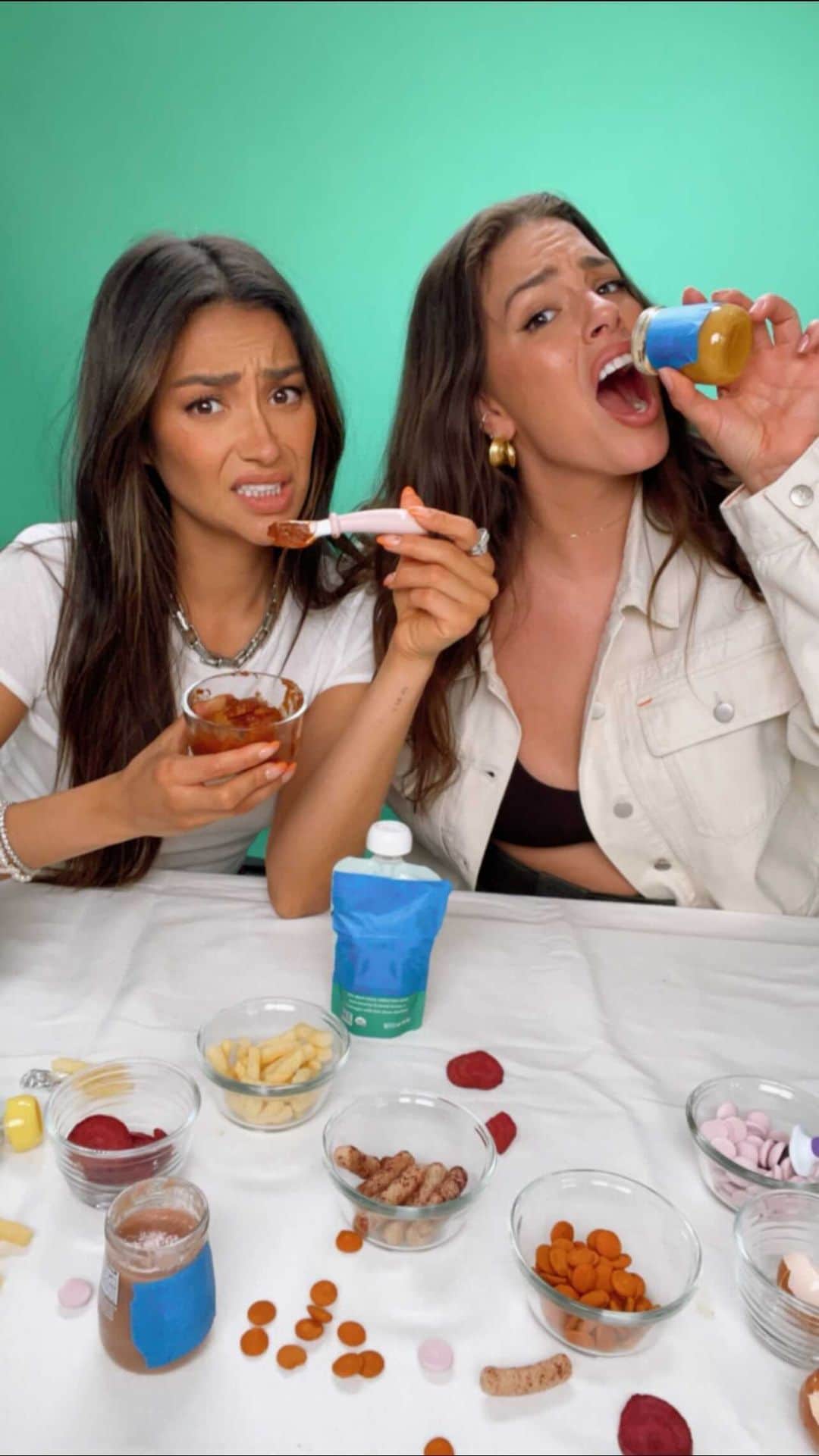 シェイ・ミッチェルのインスタグラム：「A higher-stakes truth or dare🤢! Watch @ashleygraham and I talk boys, babies and beyond.」