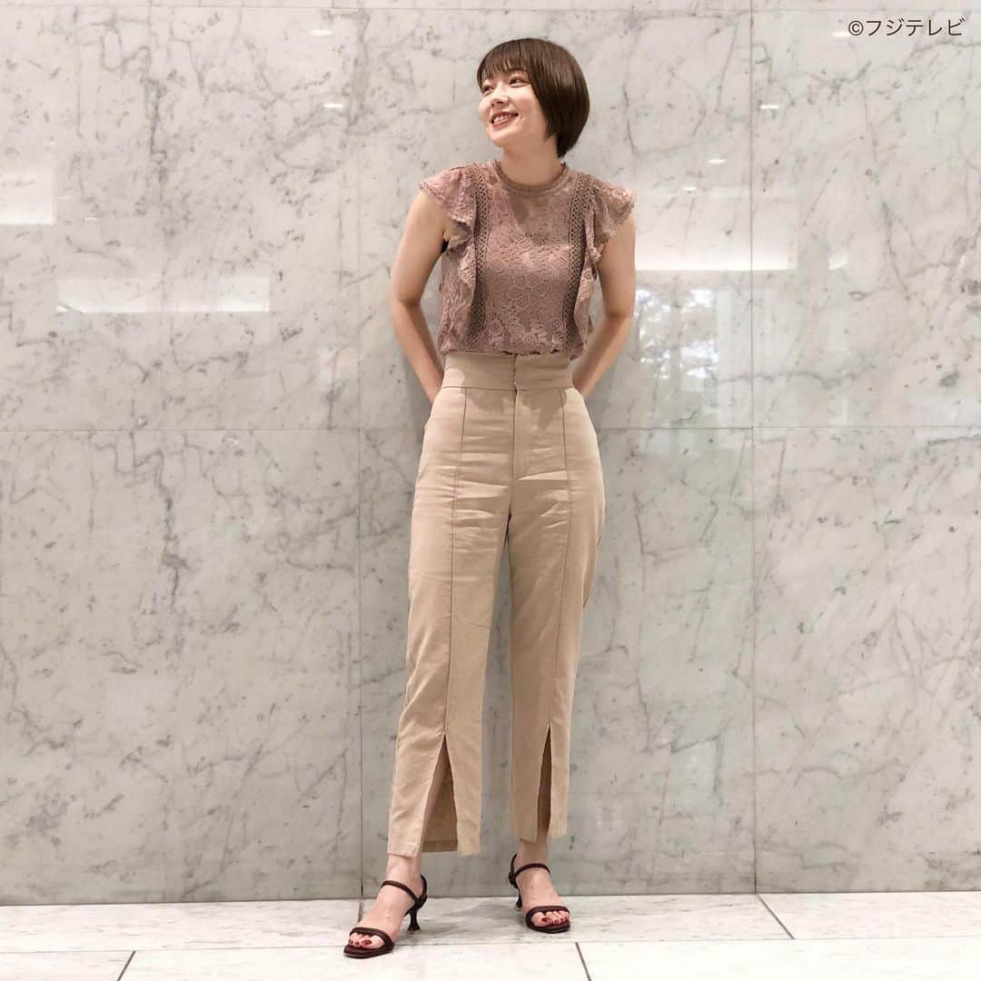 フジテレビ「めざましテレビ」さんのインスタグラム写真 - (フジテレビ「めざましテレビ」Instagram)「ファッション雑誌CanCamとコラボした お天気コーナー「きょう何着て行く？」 阿部華也子の毎日のコーデを紹介♪  8月13日(金)  【きょうのコーデ】 ブラウス→ @ingnistore ４２９０円 パンツ→ @murua_official ８１４０円 靴→ @kanematsu_official ２万６４００円 イヤリング→ @abiste_official ４８６０円  【コーデのポイント】 スラックスからデニムまで 今注目のパンツデザインといえばスリット入り💁🏻‍♀️ 定番のセンタープレスパンツも抜け感が加わり 新鮮な表情に見せてくれます👀💕 レースブラウスを合わせると きちんとさと洒落っ気を両立した オフィスカジュアルスタイルが完成👩🏻‍💻✨  #めざましテレビ #きょう何着て行く？ #阿部華也子 #今日のコーデ #コーデ #CanCam #今日のファッション #ootd #きょう何着て行く？は月〜金朝6時22分ごろ放送📺 #スタイリストたなべさおり #かやちゃん #きれいめコーデ #きれいめカジュアル #大人コーデ #夏コーデ #スリットパンツ #センタープレスパンツ #レースブラウス　#オフィスカジュアル #上品コーデ  #アナウンサー衣装」8月13日 12時32分 - mezamashi.tv