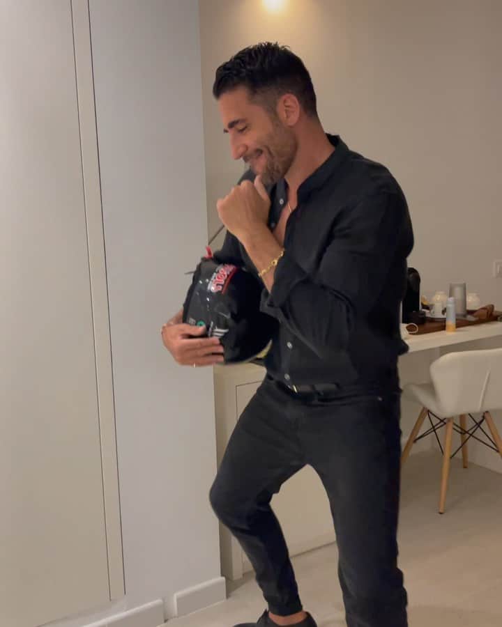 ミゲル・エンジェル・シルベストレのインスタグラム：「A cenar… . . . @hotelcalasaona  @monoaustralia」