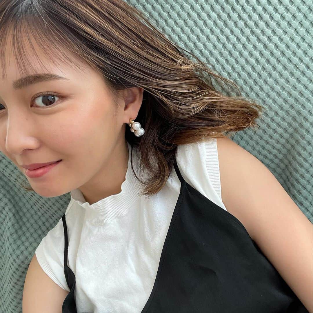 木村安梨沙のインスタグラム：「せっかくのお休みだけど 天気悪いしお腹も張ったりでなかなか 外出できず、、、 皆さんはどんなお休みをお過ごしでしょうか🥳 少しでもテンション上げるために 近場の買い物もバッチリメイクして アクセサリーもフルで付けてる。 これは　@amelie_acc のピアス👂💕 他にもローテーションで付けてるよ。」