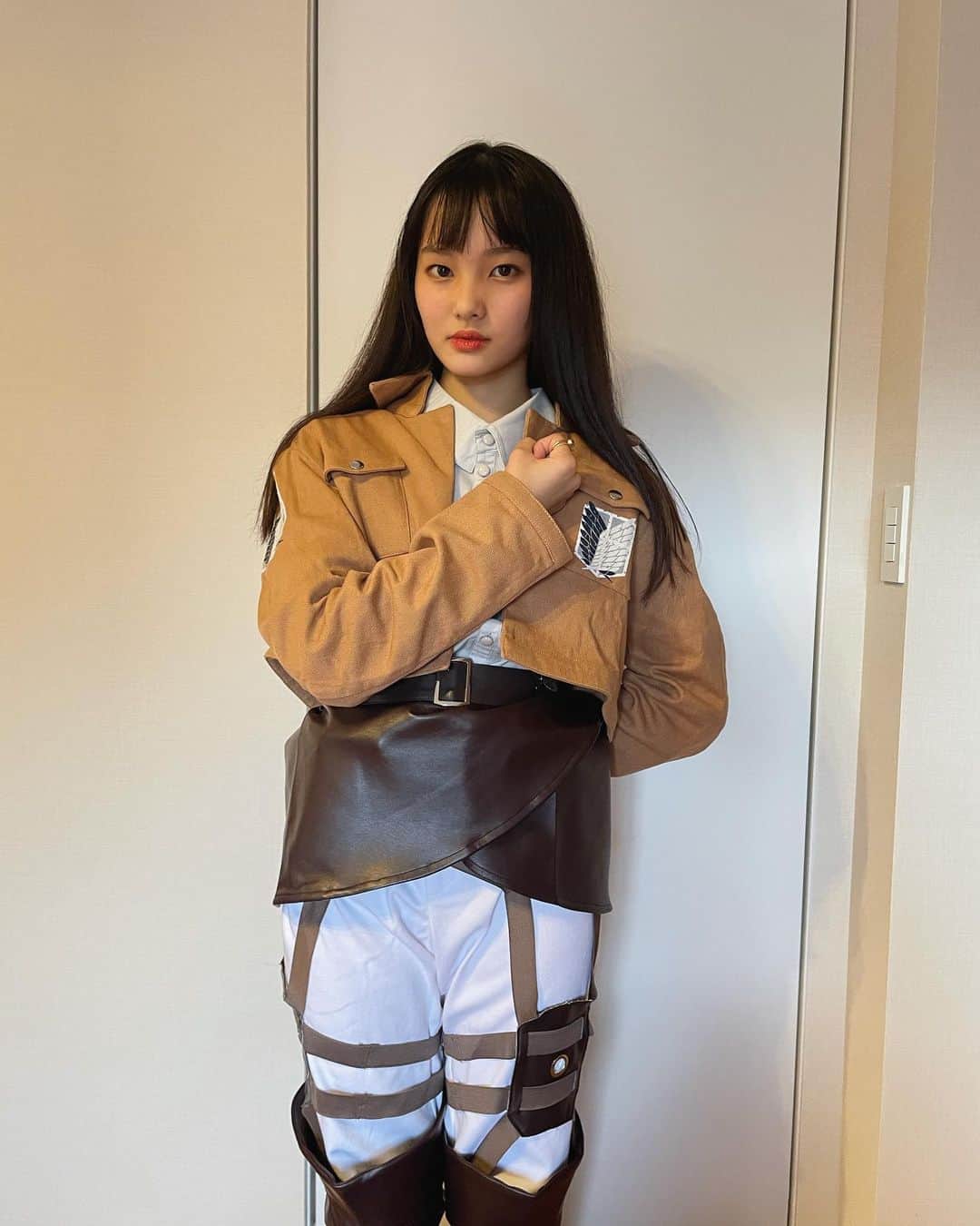 荻山こころさんのインスタグラム写真 - (荻山こころInstagram)「︎︎ めるぷちの企画で調査兵団のコスプレしたよ〜！！ 進撃のコスプレするの夢だったから幸せだった😭 YouTubeもみてね〜✨ #荻山こころ#こころ#毎日投稿#395日目#進撃の巨人#調査兵団」8月13日 20時30分 - ogiyama_kokoro