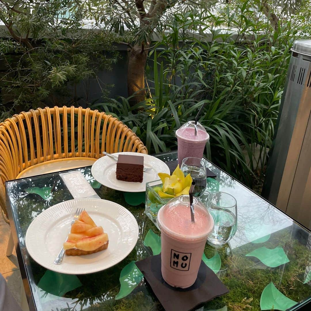 川猿てるみさんのインスタグラム写真 - (川猿てるみInstagram)「. お洒落すぎたcafe☕️🍰 店内可愛くてチョコケーキ美味しかった😋 また行きたい🥰💭  #神戸 #神戸カフェ #カフェ巡り #カフェ活 #カフェ好きな人と繋がりたい #nomucafe」8月13日 14時26分 - terumin1113