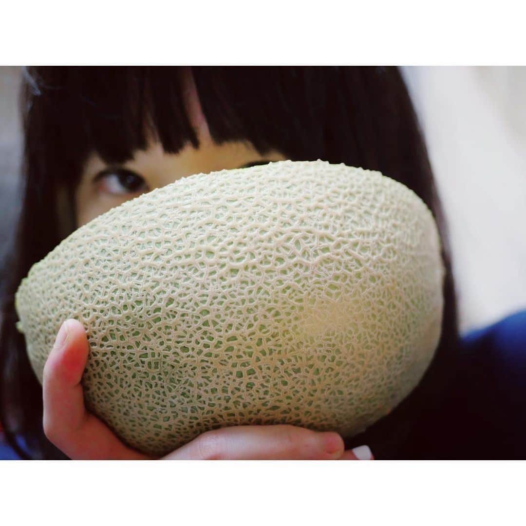 majikoのインスタグラム：「完食🍽 切った瞬間ﾑﾜｧ...♡ってした 今年もえちえちなメロンでした🍈🙏」
