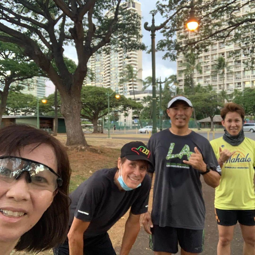 飯島寛子さんのインスタグラム写真 - (飯島寛子Instagram)「お仕事前に朝活 今日は優しいスピ練 走っているとたくさんの友達に出逢います。 #朝活　#hawaiirunning  #hawaiilie」8月13日 16時27分 - hirokoiijima