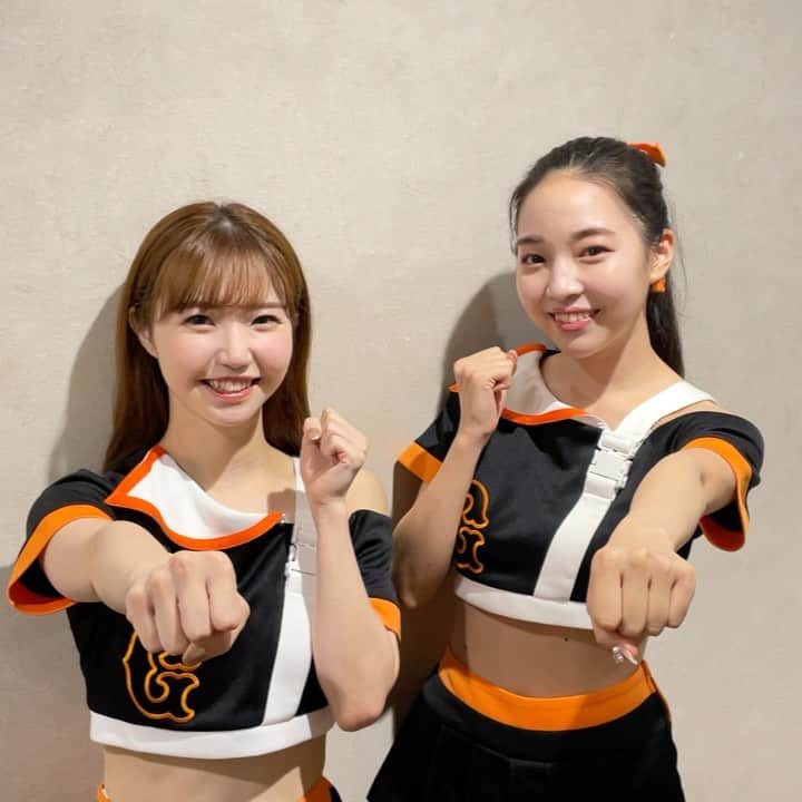 のインスタグラム：「～𝚂𝚃𝙰𝙵𝙵～  いよいよ本日から後半戦スタート！！ メンバーも久しぶりの試合にワクワクが止まりません！  リーグ優勝へ向けて、 後半戦も熱い応援をよろしくお願いします🥰  #あれ？#この組み合わせ #答えは球場で #ジャイアンツ #giants #東京ドーム #野球 #baseball #東京 #tokyo  #cheer #ヴィーナス  #巨人 #venus #2021venus #チア #ダンス #ともに強く」