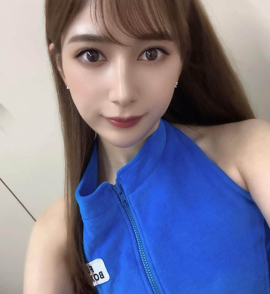 雪平莉左さんのインスタグラム写真 - (雪平莉左Instagram)「FUJI BOXING リングガールに就任しました💙💙  8/14(土)深夜27:00〜28:05 フジテレビ「FUJI BOXING-DIAMOND GLOVE」にて放送です🥊  ぜひご覧ください♩  #フジテレビ#FUJIBOXING#フジボクシング#ボクシング#boxing」8月13日 17時12分 - risa_yukihira