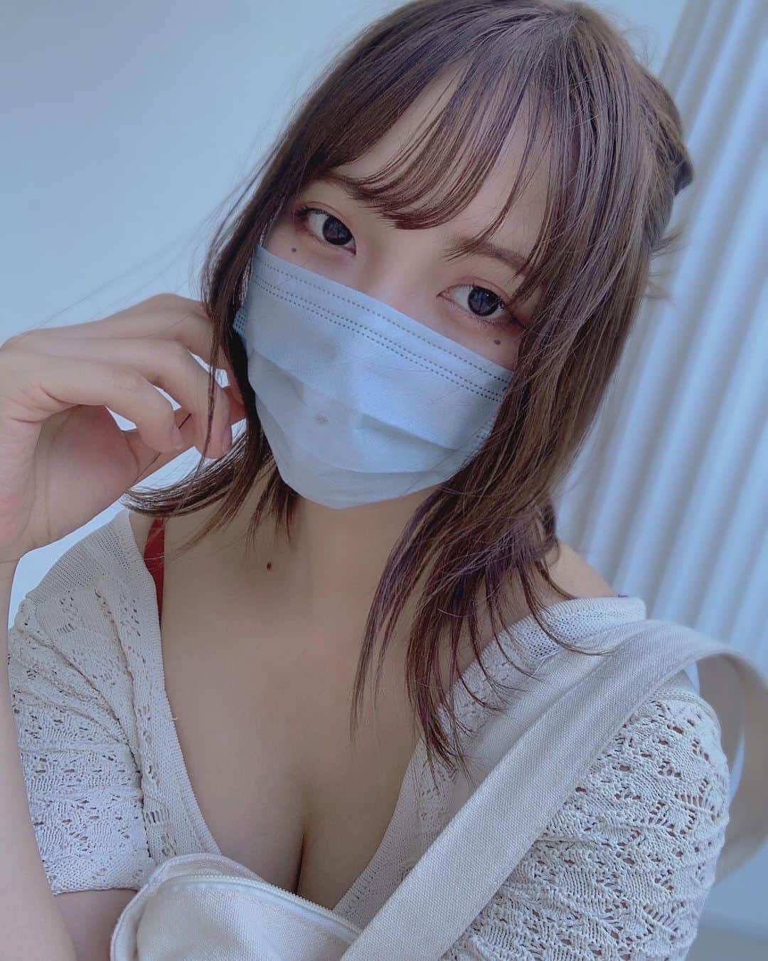 中峰みあのインスタグラム：「★★★ 早く晴れるといいな…( ´△｀)  #selfie #japanesegirl #summer #サマーニット #マスク #自撮り #被写体  #撮影会 #写真好きな人と繋がりたい」