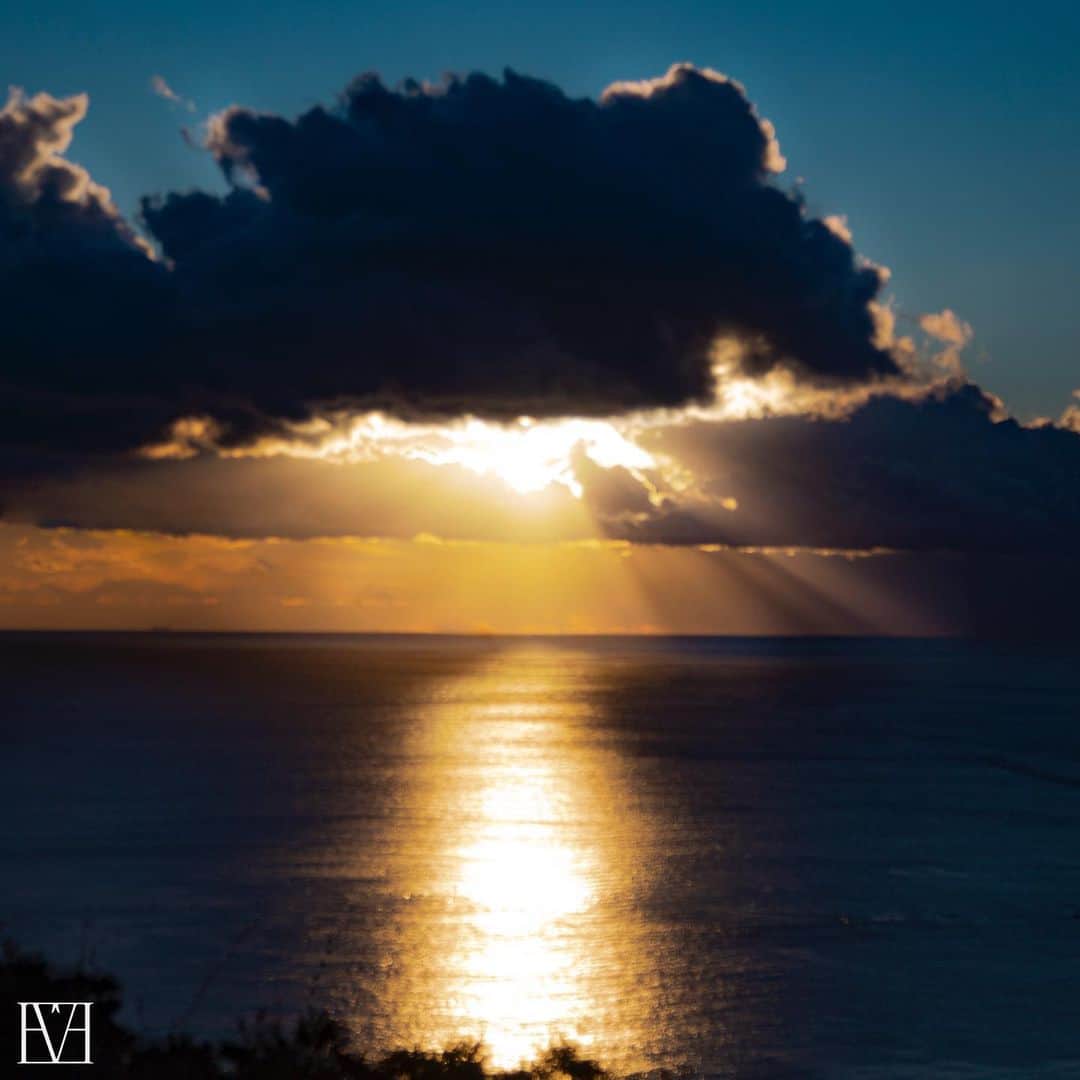 天照EVEのインスタグラム：「綺麗な光だったので #空 #風景写真」