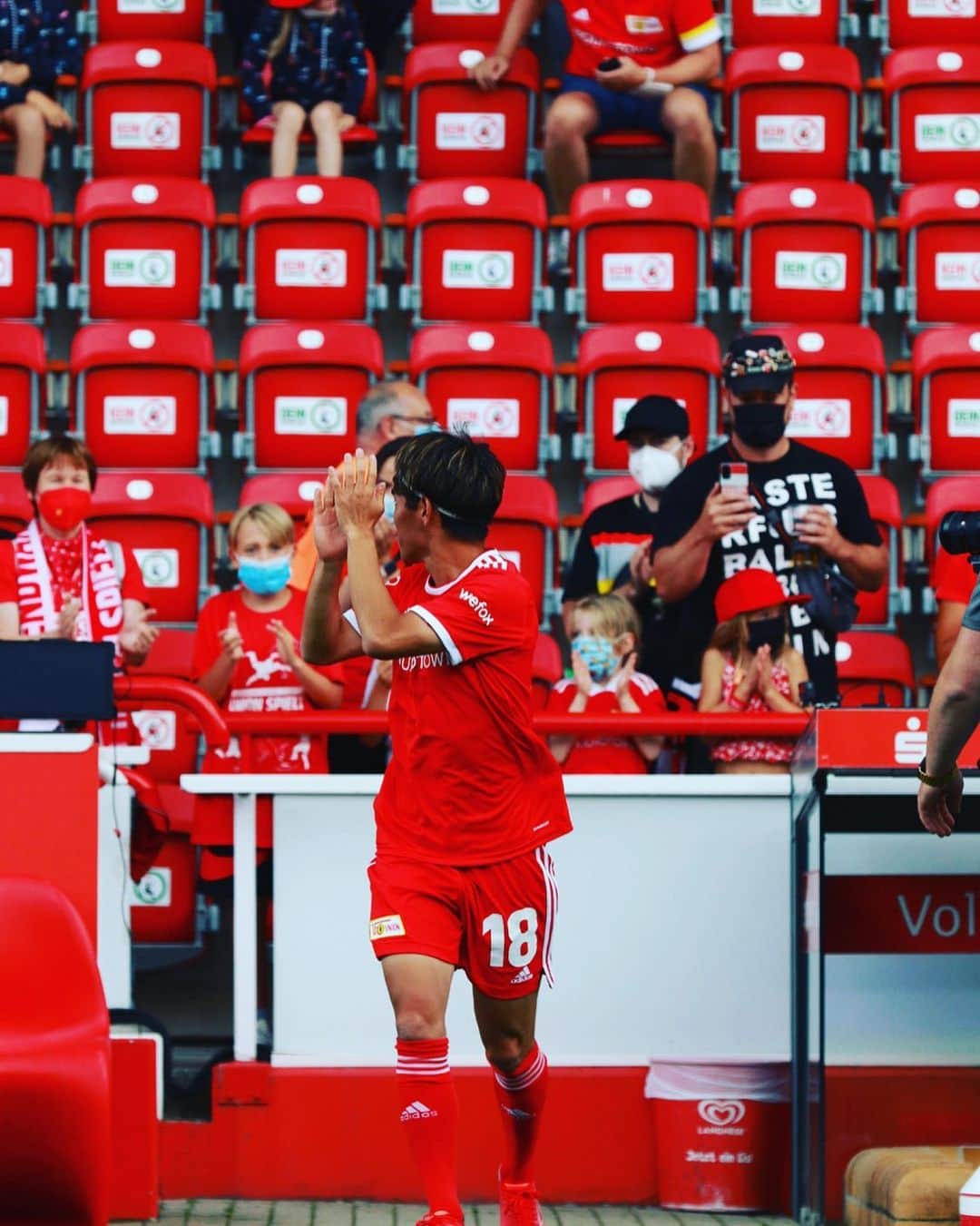 遠藤渓太のインスタグラム：「Start 2021/22 season🟥」