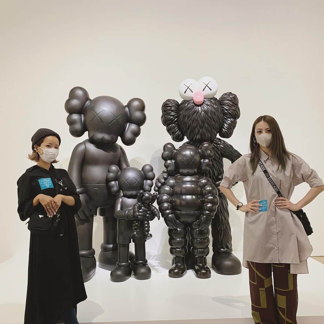 Aya（高本彩）さんのインスタグラム写真 - (Aya（高本彩）Instagram)「KAWS TOKYO FIRST ❤︎  #kaws#森アーツセンターギャラリー #kaws展#kawsと家族写真」8月13日 22時08分 - aya_dream04