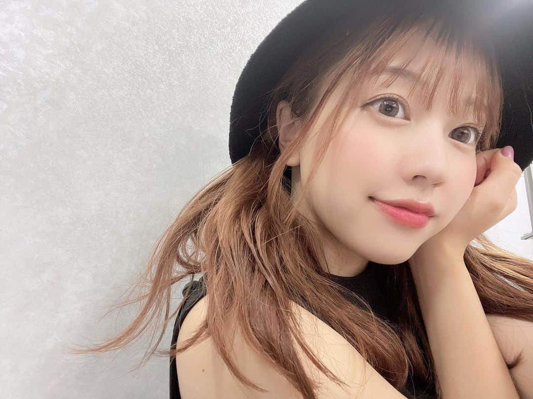 高木悠未のインスタグラム：「大阪でリリイベ終わり🐙 明日は、ツアーin大阪!!チケットまだあるみたいやけん、近所の方遊びきて〜🎤  #親知らず痛6日目 #SOS🥱 #右側の頭の神経とリンパ全部痛みます #明日も痛みとたたかお」