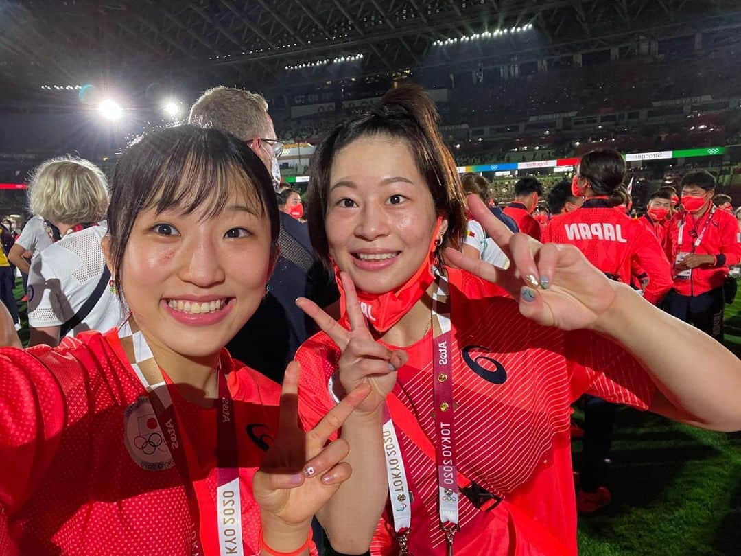 須崎優衣さんのインスタグラム写真 - (須崎優衣Instagram)「東京オリンピック閉会式✨ ・ 閉会式も笑顔で参加することができて本当に良かったです😌 ・ また沢山の温かいメッセージ本当にありがとうございます🙇‍♀️ 私が皆様から沢山勇気やパワーをもらっていたのに、私の試合を見て勇気や感動をもらえたと言って頂けて、すごくすごく嬉しいです😭 この場をお借りして感謝の気持ちをお伝えさせて頂きます！ 本当にありがとうございます🙇‍♀️💫 これからも応援よろしくお願い致します！ #tokyo2020 #tokyo2020olympics #tokyoolympics #arigato2020  #teamnippon」8月13日 22時39分 - yui106301susaki
