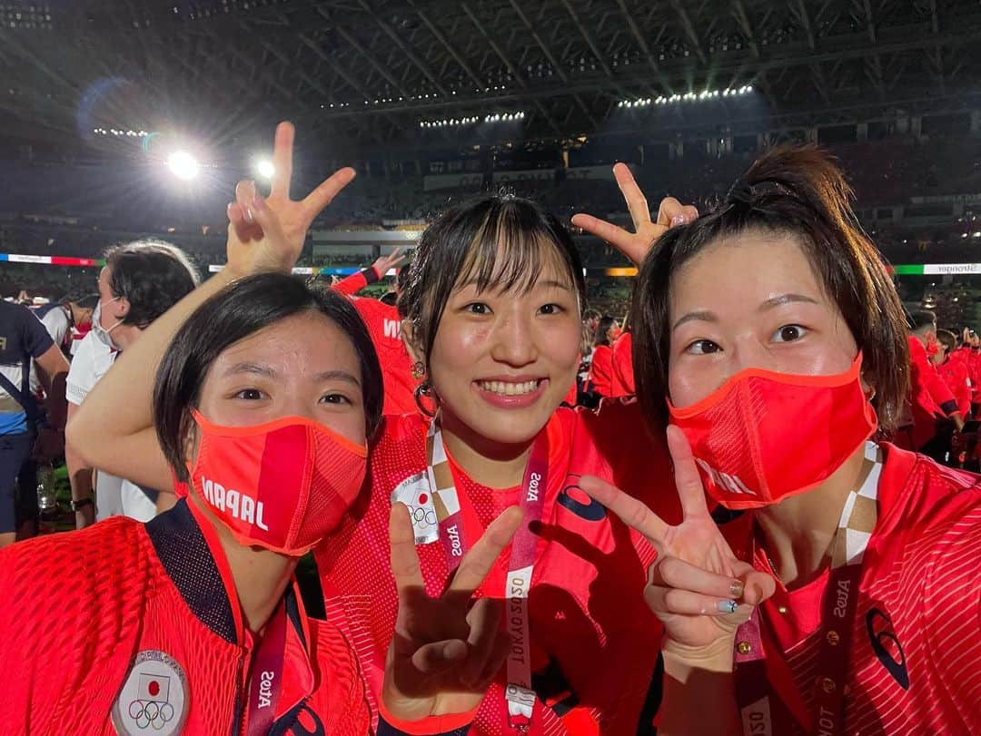 須崎優衣さんのインスタグラム写真 - (須崎優衣Instagram)「東京オリンピック閉会式✨ ・ 閉会式も笑顔で参加することができて本当に良かったです😌 ・ また沢山の温かいメッセージ本当にありがとうございます🙇‍♀️ 私が皆様から沢山勇気やパワーをもらっていたのに、私の試合を見て勇気や感動をもらえたと言って頂けて、すごくすごく嬉しいです😭 この場をお借りして感謝の気持ちをお伝えさせて頂きます！ 本当にありがとうございます🙇‍♀️💫 これからも応援よろしくお願い致します！ #tokyo2020 #tokyo2020olympics #tokyoolympics #arigato2020  #teamnippon」8月13日 22時39分 - yui106301susaki
