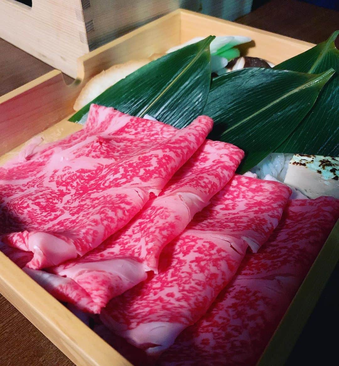 Koukiのインスタグラム：「おにくおにくおにく🍖  #お肉 #肉  #すき焼き #焼肉」