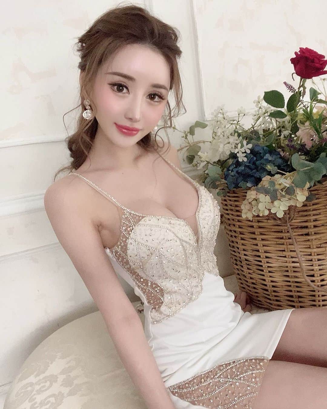 黒咲サリーのインスタグラム：「お盆🤩💕16日までお休みです！ ， さっそくお肌にレーザー当ててきた🥸♥️ ， dressは発売したての新作だよ💕💕 @angelr_dress   #AngelR  #専属  #六本木  #ファブリック六本木」