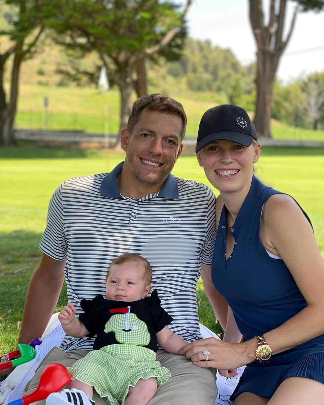 デビッド・リーのインスタグラム：「Family golf outing! ⛳️❤️ #9weeks」