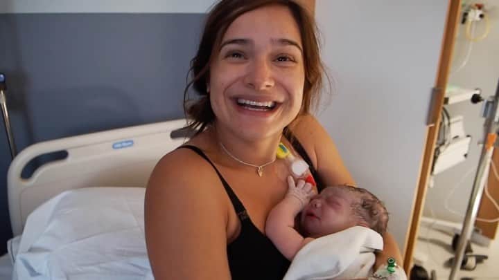 チャチー・ゴンザレスのインスタグラム：「Some of my favorite clips from Amélie’s birth vlog. Just uploaded this truly special video on my channel just now. If you are interested in seeing what a wonderful birth experience I had and how we welcomed her into this world with love...the link is in my bio 💕 @jukkadudeson @ameliehilden」