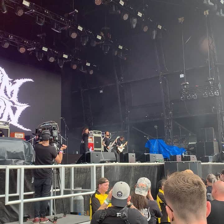 METAL HAMMERのインスタグラム：「Death metal on the main stage of @bloodstockopenair, right where it belongs @venomprison」