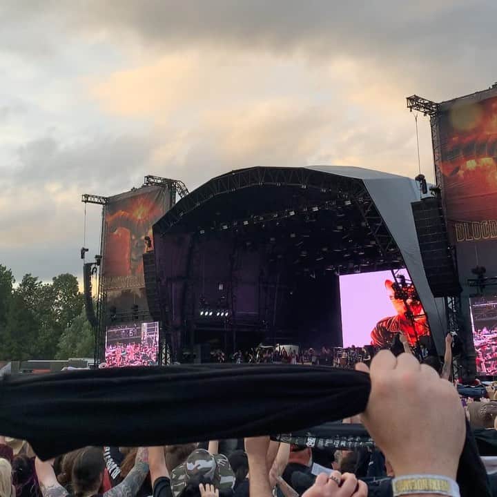 METAL HAMMERのインスタグラム：「Download ✅ @bloodstockopenair ✅   No festival is immune from the @skindredmusic Newport Helicopter 😤 🚁」