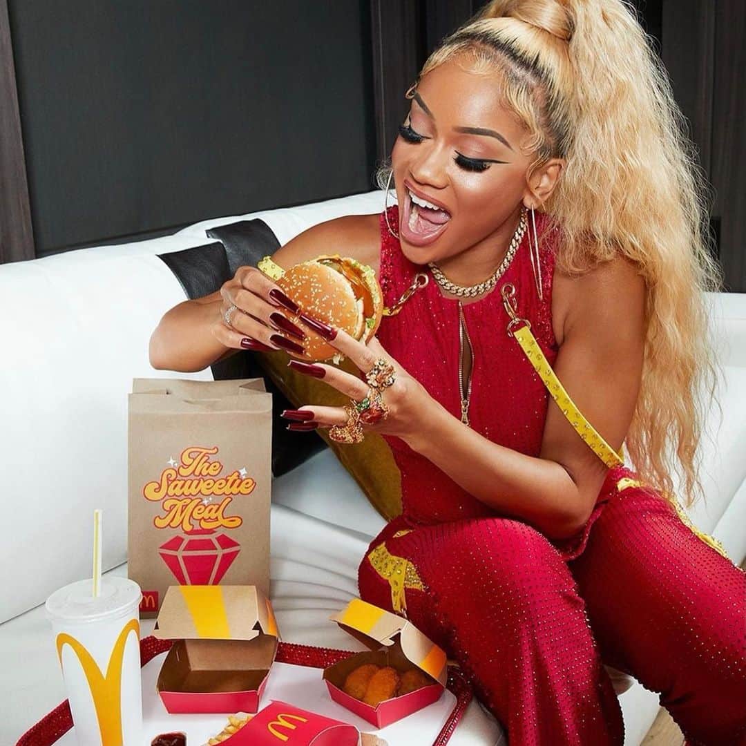 Yasmeenさんのインスタグラム写真 - (YasmeenInstagram)「Had the opportunity to be a part of this awesome collaboration #SaweetieMeal @mcdonalds @saweetie ALL thanks to @customtnails1 🙏🏼 ❤️ whatchu waiting for? Go get you a #SaweetieMeal 🍔🍟 Congrats on such an epic collaboration @saweetie , IKDR!!!!」8月14日 4時54分 - sloteazzy
