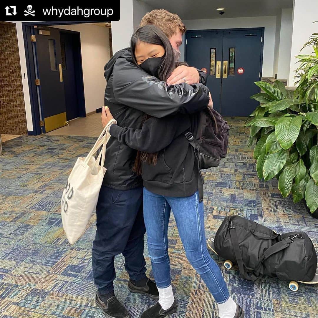 開心那のインスタグラム：「What's up dude?🗣👉🏽👉🏽😝 Beeeeeeeen🗣 @benhatchell My great coach!!!!!!!!🥇😝😎🤘🏽🤘🏽🙌🏽🙌🏽🔥🔥🔥 You are precious family.❤️‍🔥🤪🤘🏽 We will go see you soon💨  #Repost @whydahgroup with @make_repost ・・・ And “Coach of the Year” 🥁 goes to @benhatchell ! Beginning of June we packed up @cocona.hiraki and shipped her off to spend a month with her new coach. Of course her skating went to another level, but more importantly a life long relationship and new family emerged from this experience. This is why we do what we do! Our entire Whydah crew is one big family regardless of nationality, race, income, sport, age, gender….. Regardless of results, awards, money or fame, we couldn’t be more proud of all the pirates that make this what it is. 🏴‍☠️」