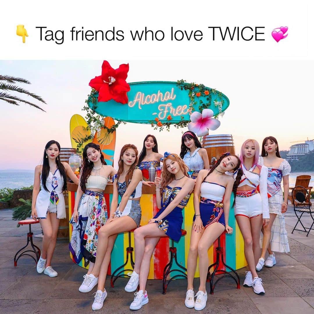 のインスタグラム：「BRAND NEW SALE 🎉💋 😍 Upgrade your TWICE MERCH collection now! www.kpopersify.com 🛍 🌈 TAG your friends to buy you 🙆🏻‍♀️ ✨ Get Yours NOW At The Link In My Bio ☝🏼 🌍 Worldwide FREE Delivery ✔️ Use code ‘AUG21’ to get discount 10% off ✨Follow @kpopersify for more TWICE deals! 🙊  ‼️ LIMITED STOCK ‼️」