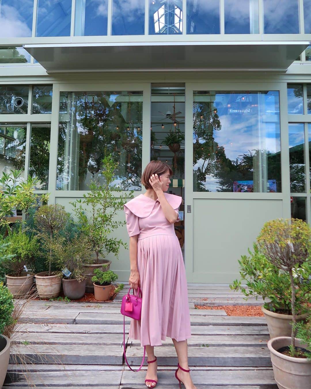 yuiさんのインスタグラム写真 - (yuiInstagram)「. . Baby shower  ootd 🤰🍭✨🧸  ピンクで来てね♡と、リクエストを頂いたので、 バックもチャームもサンダルもピンクで💓🐷💓🐷 . . #babyshower #welcomebaby #ベイビーシャワー#ママコーデ#妊婦コーデ #女の子のママ #ゆいのママライフ」8月14日 13時05分 - yuiram