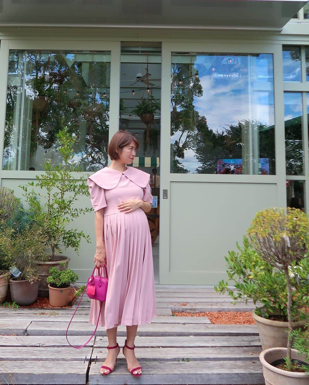 yuiさんのインスタグラム写真 - (yuiInstagram)「. . Baby shower  ootd 🤰🍭✨🧸  ピンクで来てね♡と、リクエストを頂いたので、 バックもチャームもサンダルもピンクで💓🐷💓🐷 . . #babyshower #welcomebaby #ベイビーシャワー#ママコーデ#妊婦コーデ #女の子のママ #ゆいのママライフ」8月14日 13時05分 - yuiram