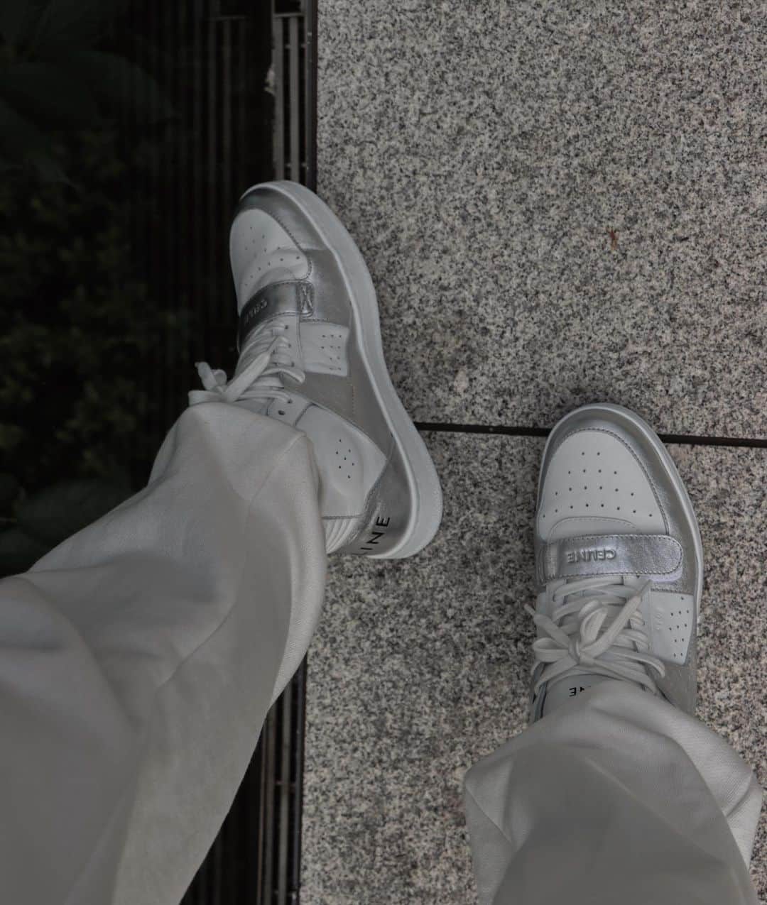 小原優花のインスタグラム：「𝙵𝚊𝚟𝚘𝚛𝚒𝚝𝚎 𝚜𝚑𝚘𝚎𝚜👟🤍🤍 @celine   #shoes #sneaker」