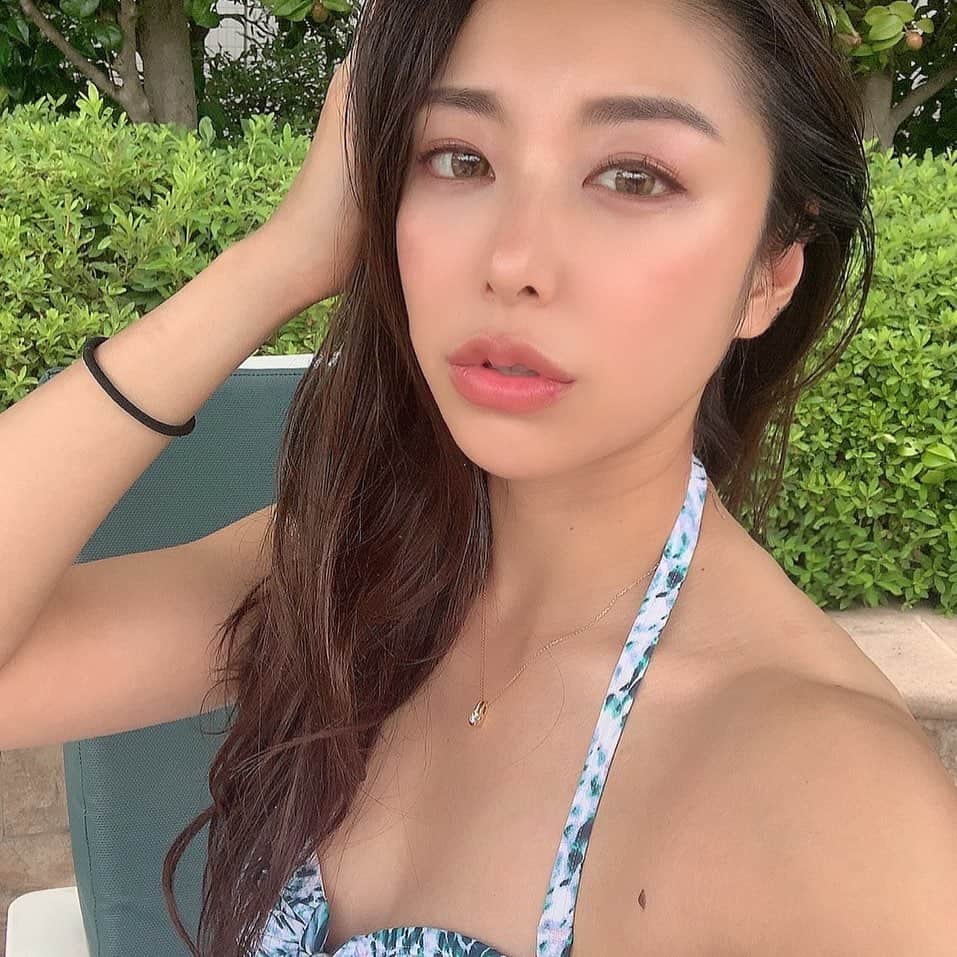 のインスタグラム：「久しぶりにカラコンしてみた😊 どうかなー？❤︎  @loveil_official  ムーンリットベージュ  #pool #summer #makeup #夏 #カラコン #メイク #fitness #筋トレ #恵比寿パーソナルジム #owner #女性トレーナー #夏天 #照片」