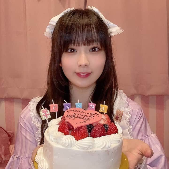 高田もものインスタグラム：「. 今年もみんなと楽しく誕生日を過ごせたことを嬉しく思います！ . 本当にありがとう🍑 . 19歳もみんなと一緒にいたいなと思う . かしこ . #高田もも #かしこってなに #かしこ #誕生日 #誕生日プレゼント #誕生日サプライズ #誕生日飾り付け #誕生日ケーキ #誕生日おめでとう #誕生日プレート #誕生日祝い #誕生日フォト #誕生日パーティー #ハーフツイン #instagood #instagram」