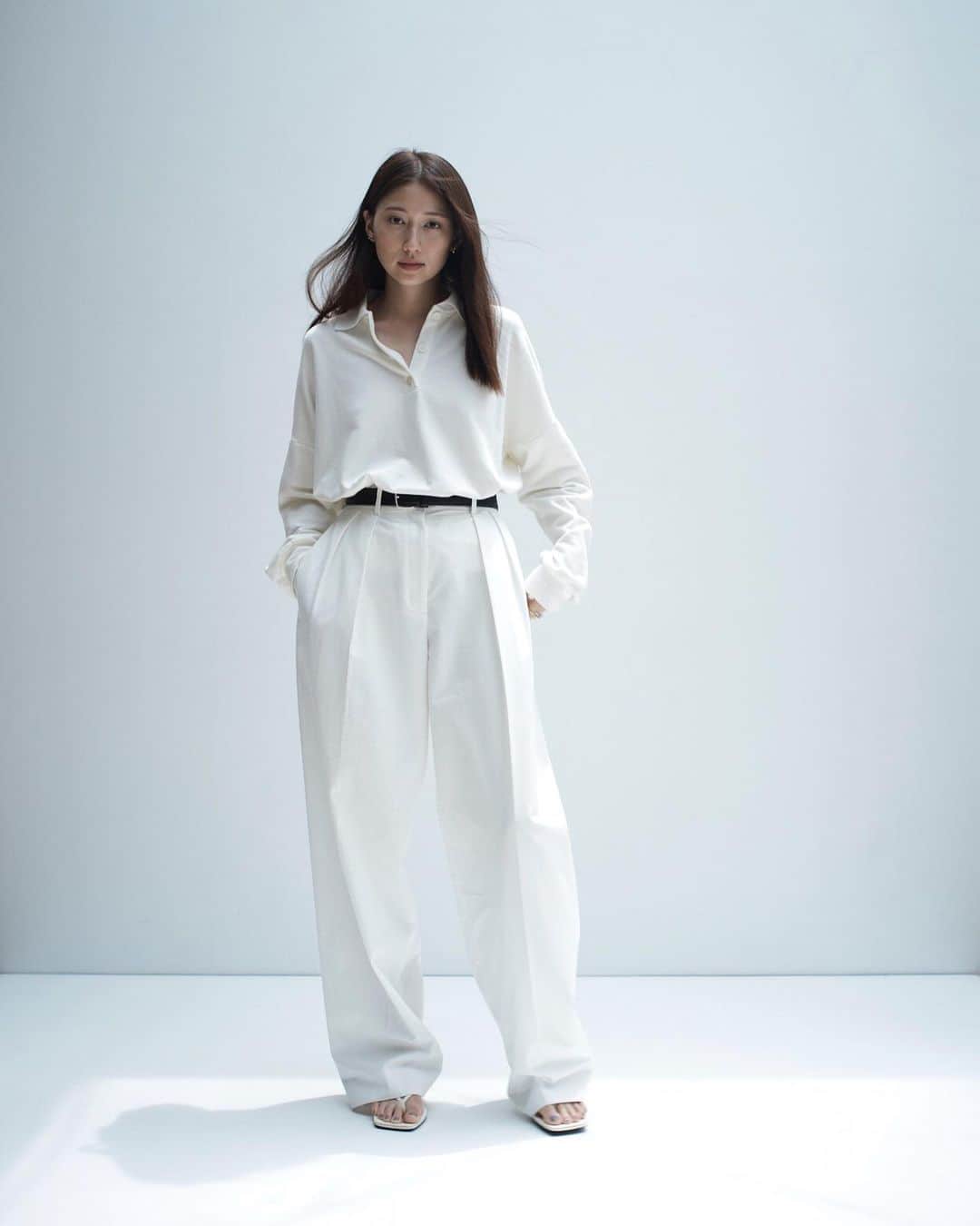 大野いとのインスタグラム：「ホワイト☺️🤍🌫  Photographer @marihamada.38 Stylist @shizuka_yoshida_ Hair @junko_hair Makeup / Nozomi Yamamoto」