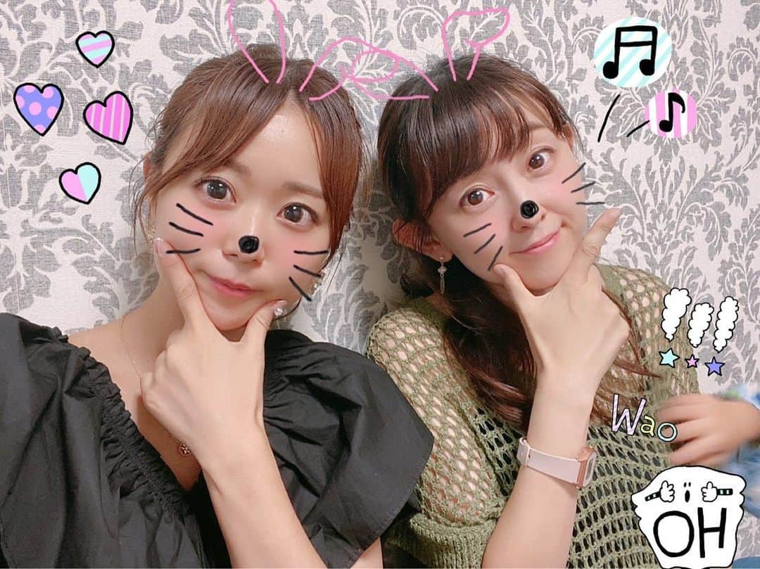 井口裕香さんのインスタグラム写真 - (井口裕香Instagram)「🐰🍷💕 だいすきな美佳子さんのおうちに！ 毎度おなじみ、突撃となりの晩ごはん🙋🏽‍♀️🙋🏽‍♀️🙋🏽‍♀️🙋🏽‍♀️🙋🏽‍♀️🗯  #突撃ではないし #お隣でもない🙅🏻‍♂️笑  生まれて初めて韓国料理「かむじゃたん」食べました🤤 （めちゃくちゃ美味しくて食べるのに夢中で写真を撮りそびれました！わたしとしたことが！😂） そして、誕生日イベントのときにスタッフさんから頂いた美味しいワインを、ここで！遂に！開栓〜🍾❣️ やっぱり、だいすきな人たちと一緒に飲みたくて、タイミングを見計らっていました👀💓 みんなで「いただきます🙏」「かんぱーい🥂」すると、より美味しく、特別に感じるのでした〜🥰  美佳子さん、本当に本当にありがとうございました♡」8月14日 18時59分 - ooo31_iguchiyuka_31ooo