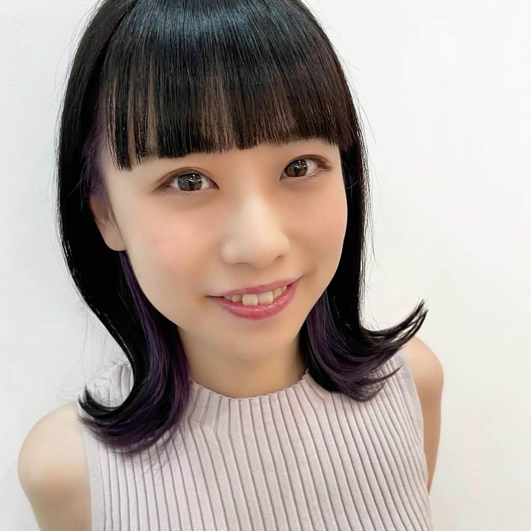 丸山奏子のインスタグラム：「髪を染めました💇‍♀️ インナーカラーはパープルでややおとなしめです☺️  little×saltさんにて」