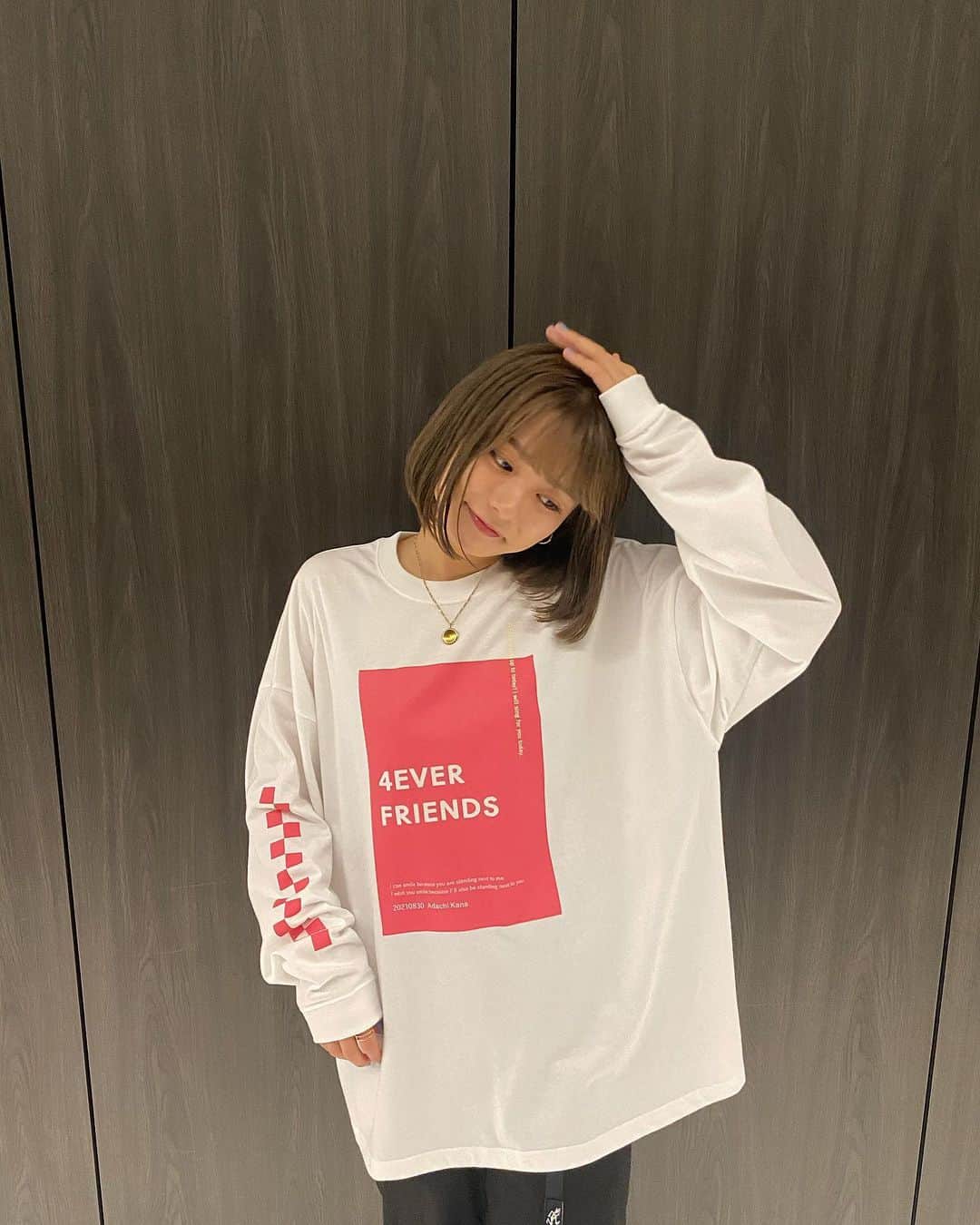 足立佳奈のインスタグラム：「最強にかわいい子たち紹介します❤️  サンダル履いてみたら、 すっごい履き心地よくってさ笑 びっくりした笑  #グッズについての質問あれば #コメント欄にしてねっ💛」